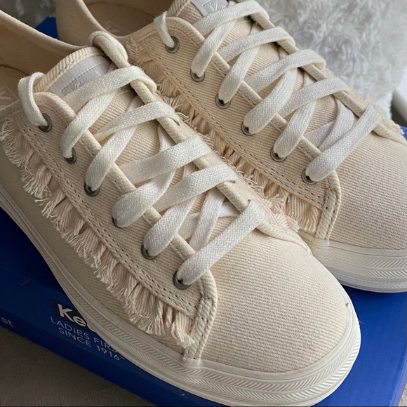 WOMAN’S TRIPLE KICK RUFFLE NATURAL WHITE KEDS SNEAKERS SZ 7M NWT - Picture 3 of 8